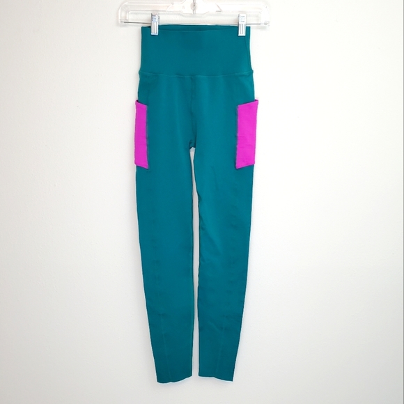 Fabletics High-waisted sculptknit pocket leggings teal colorblock - Picture 8 of 8